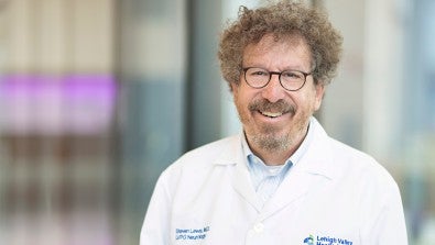 Steven Lewis, MD, received an award at the ANA annual meeting in Philadelphia