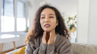 Symptoms you shouldn’t ignore, hypothyroidism vs. hyperthyroidism, Hashimoto’s disease 