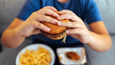 Tips to encourage kids to eat healthier - childhood obesity awareness month