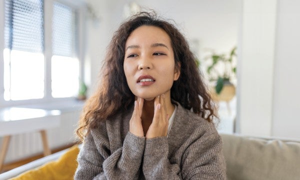 Symptoms you shouldn’t ignore, hypothyroidism vs. hyperthyroidism, Hashimoto’s disease 