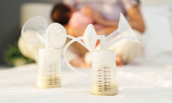 Learn about the CDC’s recommended breast milk storage guidelines as well as helpful breast milk storage tips. 