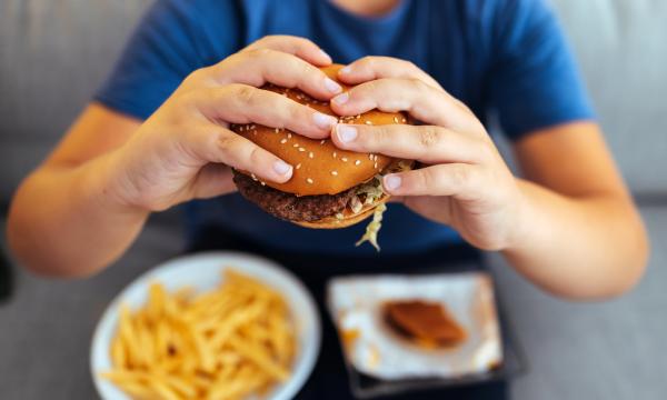 Tips to encourage kids to eat healthier - childhood obesity awareness month