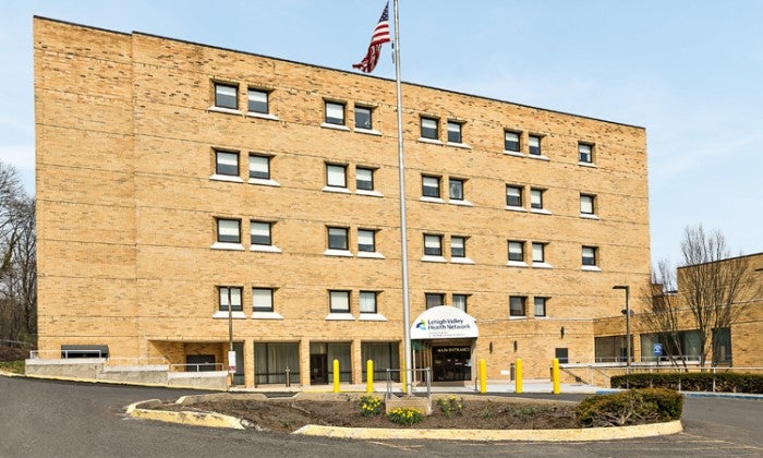 Lehigh Valley Hospital–Schuylkill E. Norwegian Street main entrance